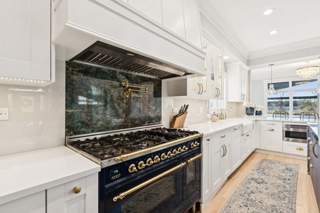 27625 W Kazimour Drive, Lake Barrington, IL 60010