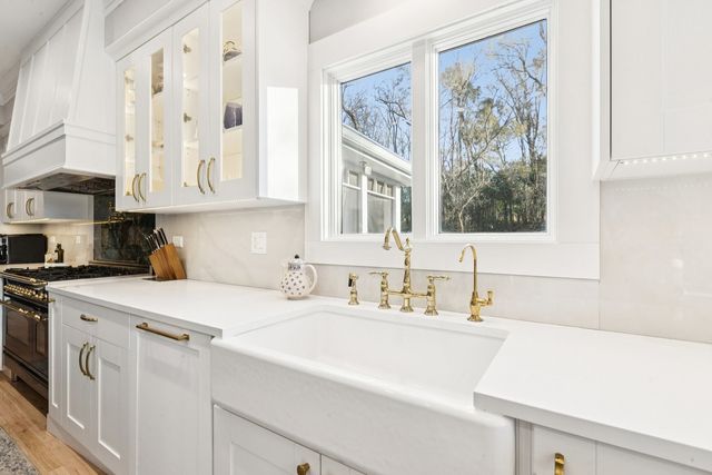 27625 W Kazimour Drive, Lake Barrington, IL 60010