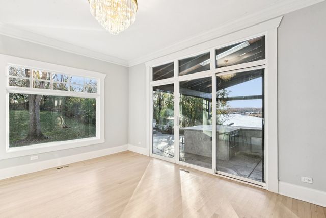 27625 W Kazimour Drive, Lake Barrington, IL 60010