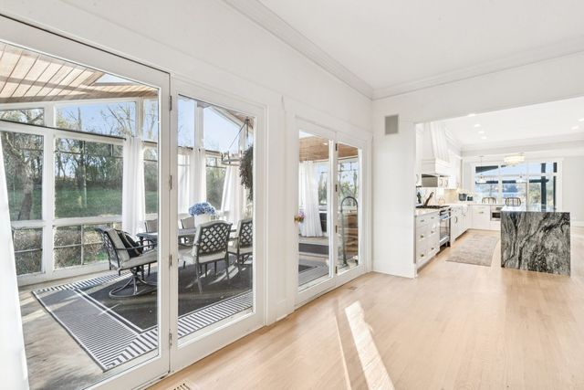 27625 W Kazimour Drive, Lake Barrington, IL 60010