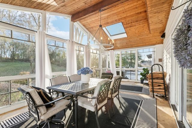 27625 W Kazimour Drive, Lake Barrington, IL 60010