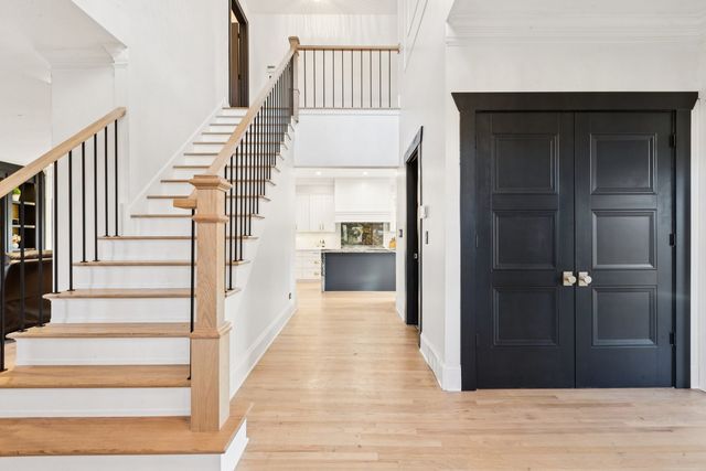 27625 W Kazimour Drive, Lake Barrington, IL 60010