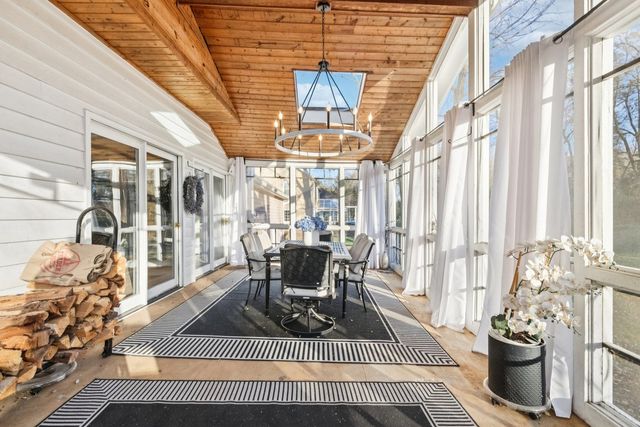 27625 W Kazimour Drive, Lake Barrington, IL 60010