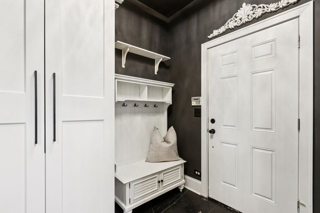 27625 W Kazimour Drive, Lake Barrington, IL 60010