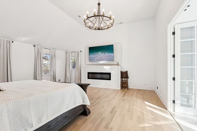 27625 W Kazimour Drive, Lake Barrington, IL 60010