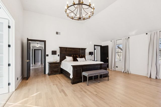 27625 W Kazimour Drive, Lake Barrington, IL 60010