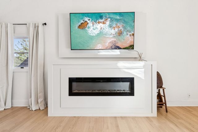 27625 W Kazimour Drive, Lake Barrington, IL 60010