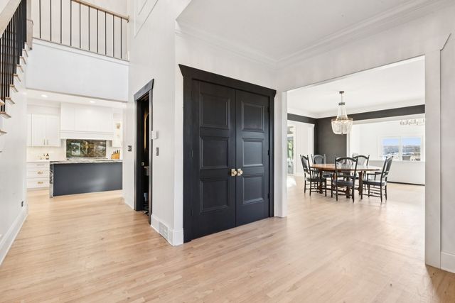 27625 W Kazimour Drive, Lake Barrington, IL 60010