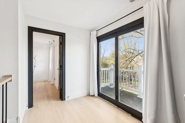 27625 W Kazimour Drive, Lake Barrington, IL 60010