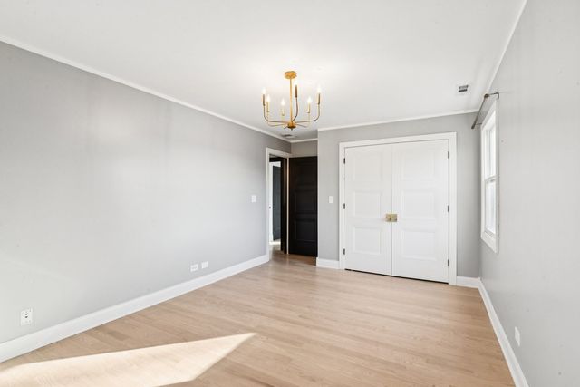 27625 W Kazimour Drive, Lake Barrington, IL 60010