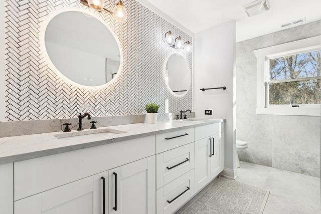 27625 W Kazimour Drive, Lake Barrington, IL 60010