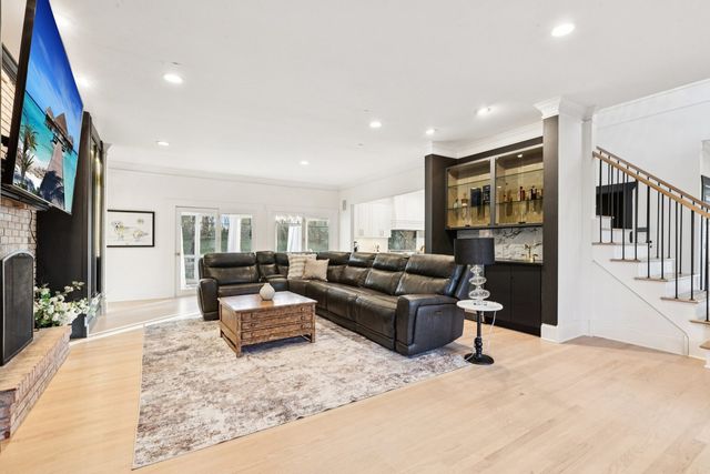 27625 W Kazimour Drive, Lake Barrington, IL 60010