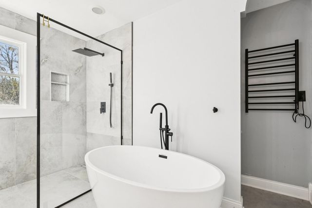 27625 W Kazimour Drive, Lake Barrington, IL 60010