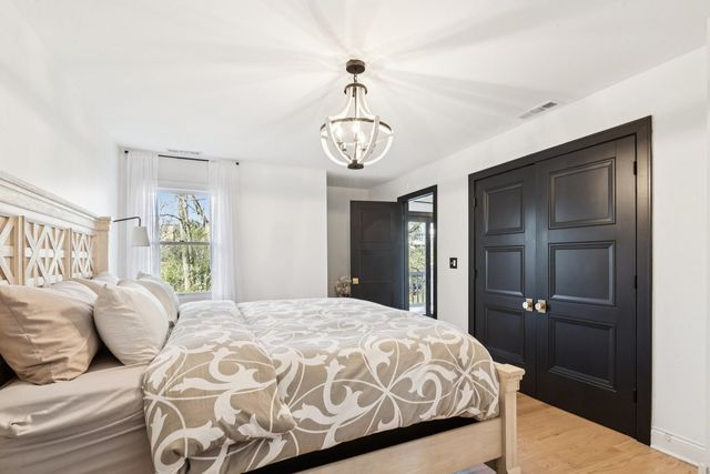 27625 W Kazimour Drive, Lake Barrington, IL 60010