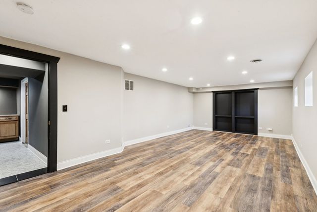 27625 W Kazimour Drive, Lake Barrington, IL 60010