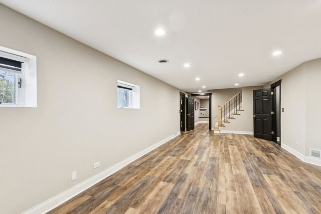 27625 W Kazimour Drive, Lake Barrington, IL 60010