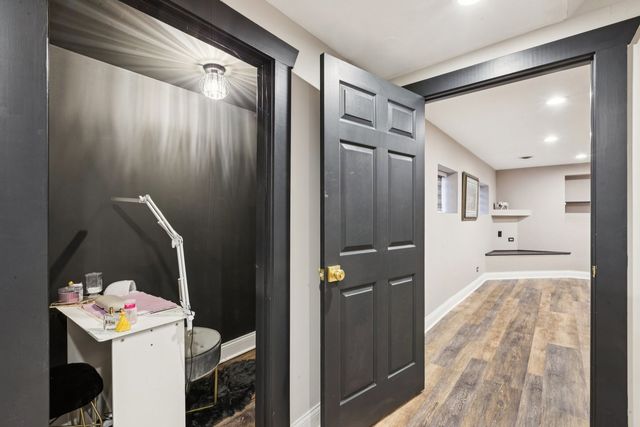 27625 W Kazimour Drive, Lake Barrington, IL 60010