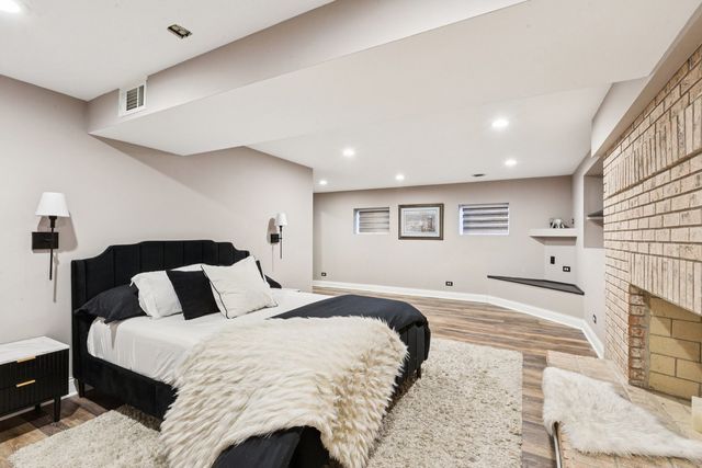 27625 W Kazimour Drive, Lake Barrington, IL 60010