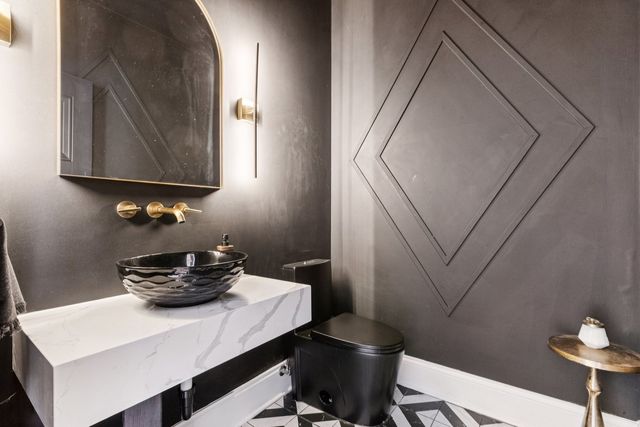 27625 W Kazimour Drive, Lake Barrington, IL 60010