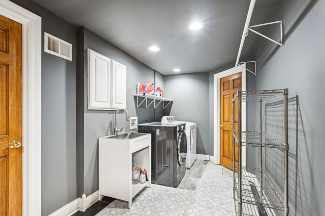 27625 W Kazimour Drive, Lake Barrington, IL 60010