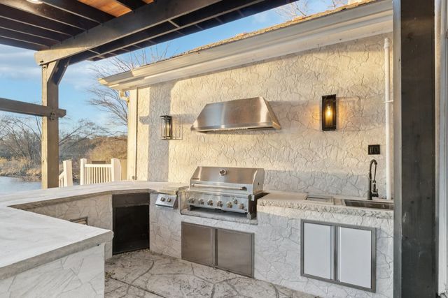 27625 W Kazimour Drive, Lake Barrington, IL 60010