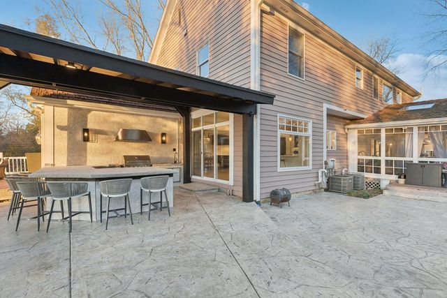 27625 W Kazimour Drive, Lake Barrington, IL 60010