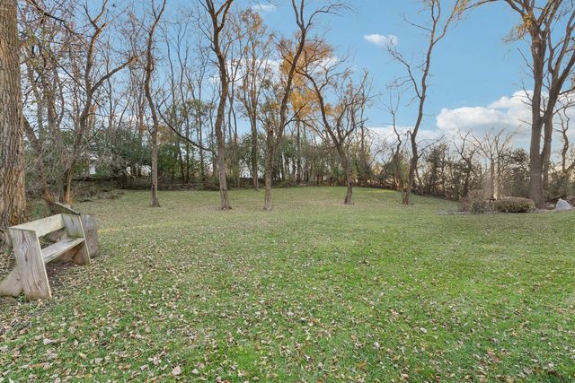 27625 W Kazimour Drive, Lake Barrington, IL 60010