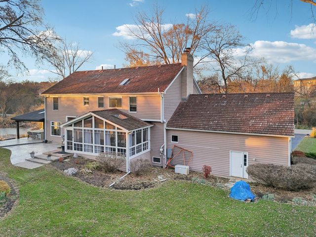 27625 W Kazimour Drive, Lake Barrington, IL 60010