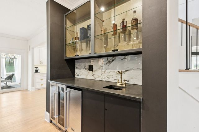 27625 W Kazimour Drive, Lake Barrington, IL 60010