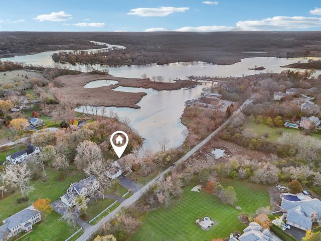 27625 W Kazimour Drive, Lake Barrington, IL 60010