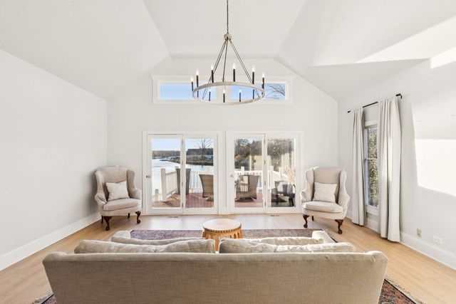 27625 W Kazimour Drive, Lake Barrington, IL 60010