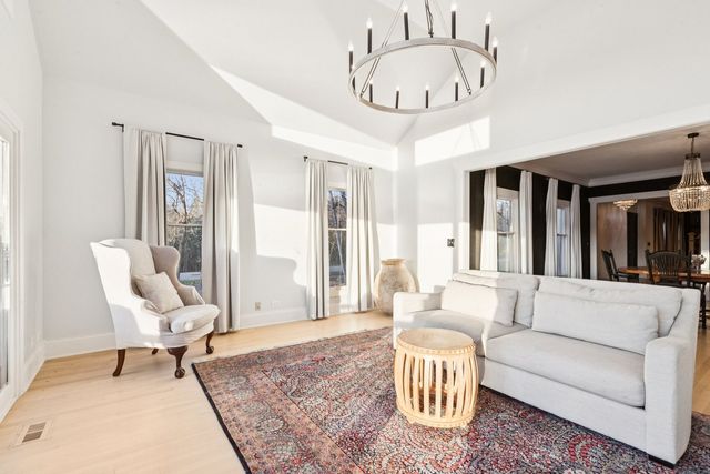 27625 W Kazimour Drive, Lake Barrington, IL 60010