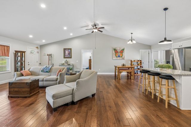 2 Hickman Creek Rd, N, Hickman, TN 38567