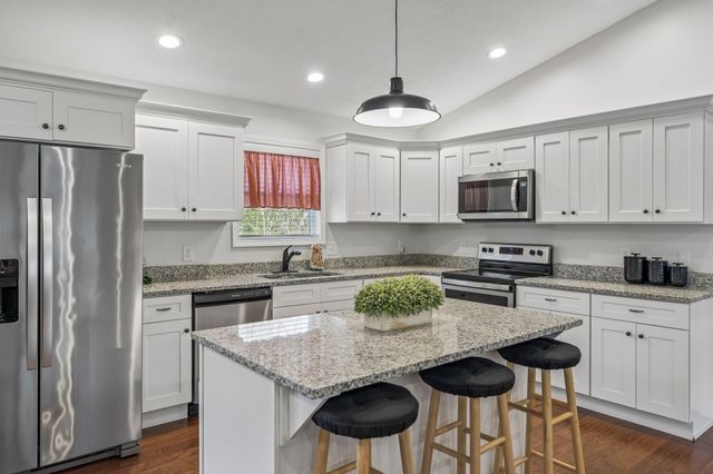 2 Hickman Creek Rd, N, Hickman, TN 38567