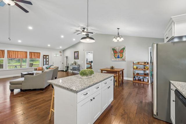 2 Hickman Creek Rd, N, Hickman, TN 38567