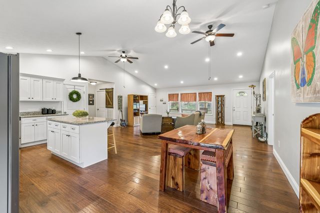 2 Hickman Creek Rd, N, Hickman, TN 38567