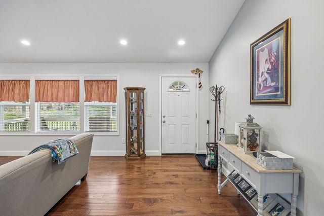 2 Hickman Creek Rd, N, Hickman, TN 38567