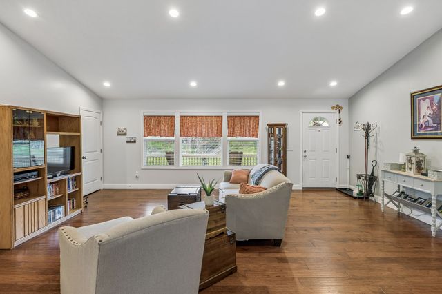 2 Hickman Creek Rd, N, Hickman, TN 38567