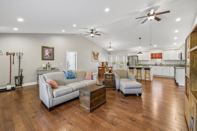 2 Hickman Creek Rd, N, Hickman, TN 38567