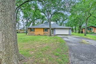 912 Kiowa Drive W, Lake Kiowa, TX 76240
