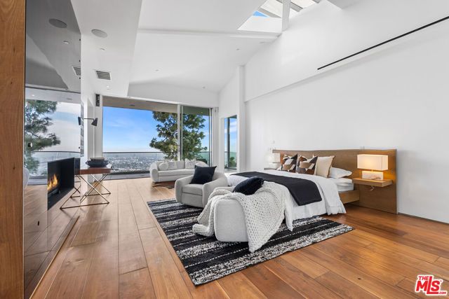 8854 Thrasher Avenue, Los Angeles, CA 90069