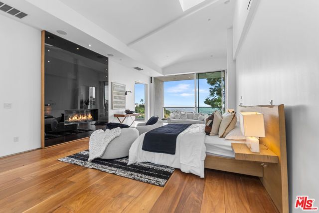 8854 Thrasher Avenue, Los Angeles, CA 90069