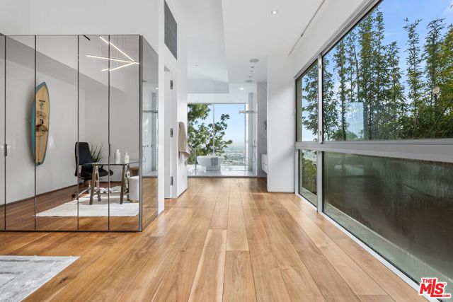 8854 Thrasher Avenue, Los Angeles, CA 90069