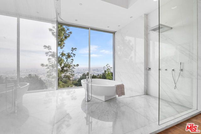 8854 Thrasher Avenue, Los Angeles, CA 90069