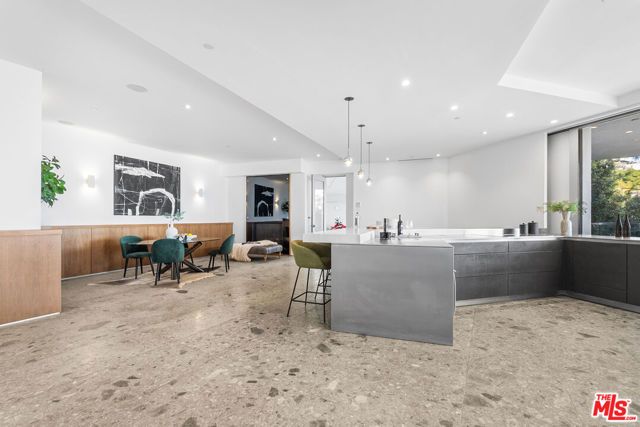 8854 Thrasher Avenue, Los Angeles, CA 90069