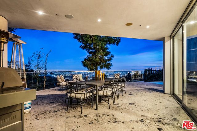 8854 Thrasher Avenue, Los Angeles, CA 90069