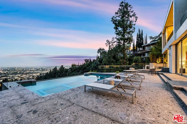 8854 Thrasher Avenue, Los Angeles, CA 90069