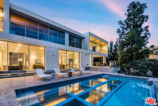 8854 Thrasher Avenue, Los Angeles, CA 90069