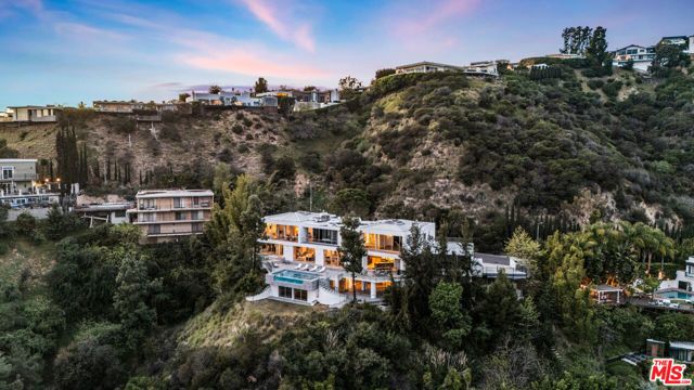 8854 Thrasher Avenue, Los Angeles, CA 90069