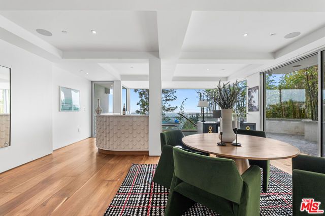 8854 Thrasher Avenue, Los Angeles, CA 90069